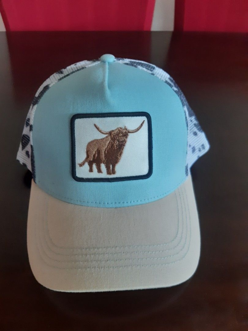 HIGHLAND COW CAP (Category: Caps & Hats) located in Tarlac. Submitted by ohmyamu (Listing ID 1467618230, Image 1). Description: HIGHLAND COW TRUCKER CAP NO ISSUE.