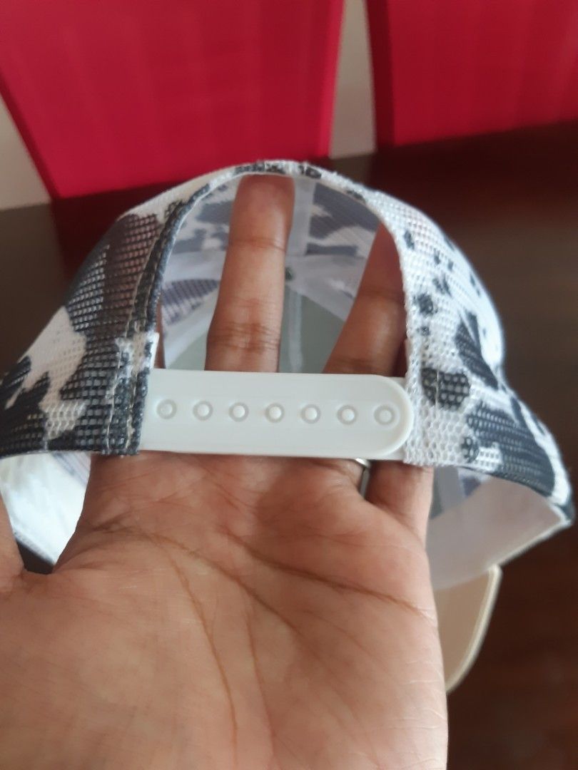 HIGHLAND COW CAP (Category: Caps & Hats) located in Tarlac. Submitted by ohmyamu (Listing ID 1467618230, Image 3). Description: HIGHLAND COW TRUCKER CAP NO ISSUE.