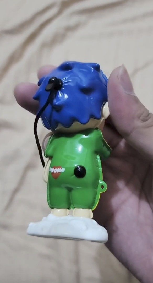 HIRONO: Reshaping Series (Category: Character Goods) located in Pasig City. Submitted by cetleo (Listing ID 1467724515, Image 2). Description: - Collectable figure keychain with a unique reversible design - Features bright red and blue hair options - Side A: Yellow outfit with "BURST" lettering and a bandage - Side B: Green and yellow outfit with "KIROMO" near a heart shape - Stands on a cute white cloud-shaped base - Comes with a convenient blac