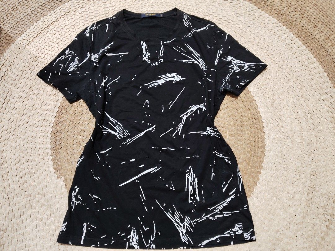 HLA Black T-Shirt with White Abstract Pattern (Category: Shirts) located in San Juan City. Submitted by rhennx (Listing ID 1467801229, Image 1). Description: ✨80 pesos 📌 Medium 📌 Need wash.