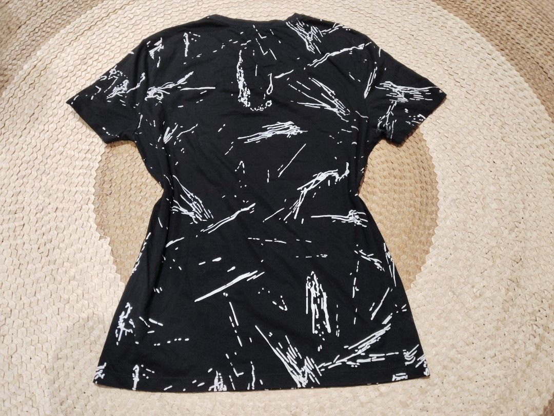 HLA Black T-Shirt with White Abstract Pattern (Category: Shirts) located in San Juan City. Submitted by rhennx (Listing ID 1467801229, Image 2). Description: ✨80 pesos 📌 Medium 📌 Need wash.