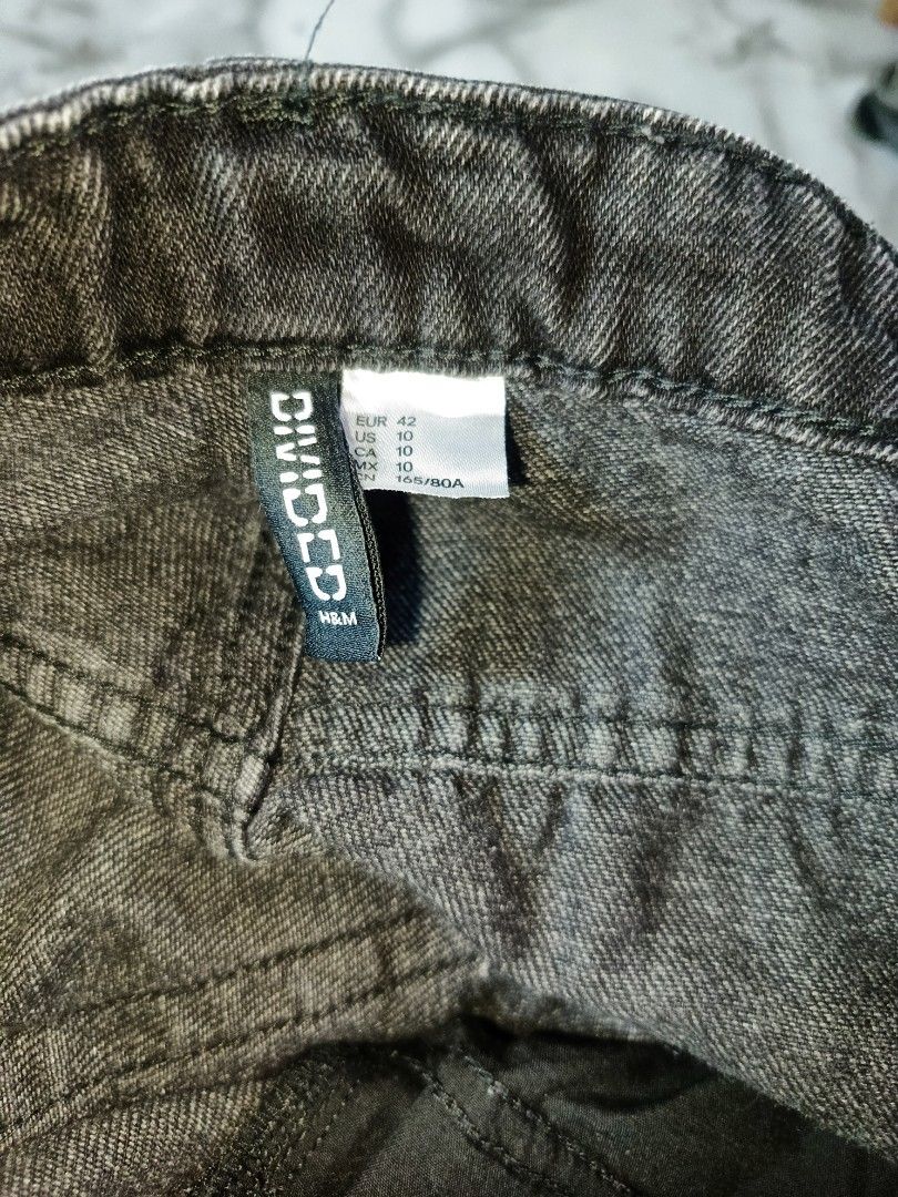 H&M BAGGY PANTS MEN 34 (Category: Jeans) located in Quezon City. Submitted by ahyazheabea (Listing ID 1467721559, Image 3). Description: .