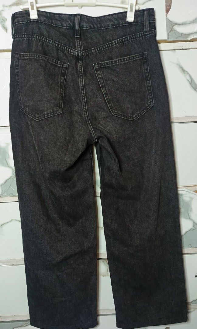 H&M BAGGY PANTS MEN 34 (Category: Jeans) located in Quezon City. Submitted by ahyazheabea (Listing ID 1467721559, Image 2). Description: .