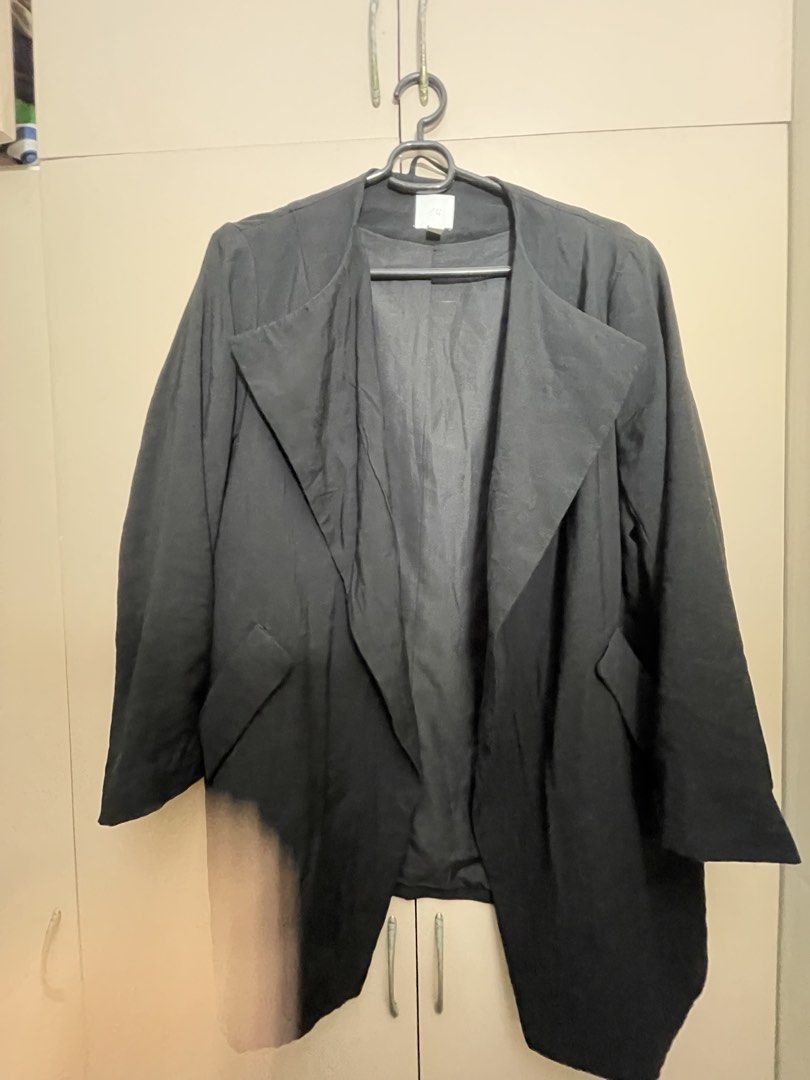 H&M Black Open Front Blazer Size L (Category: Coats, Jackets and Outerwear) located in Quezon City. Submitted by kvrt0907 (Listing ID 1467659696, Image 1). Description: Selling Original pre-loved H&M Black Open Front Blazer in Size L (EUR/CN 165/104A). Super chic and classy, perfect for office OOTDs or casual layering when you want to look instantly put-together. It has a nice draped lapel, functional side pockets, and a fully lined interior. Cle