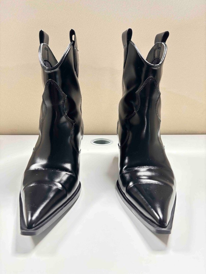 h&m cowboy boots size 42 (Category: Boots) located in Quezon City. Submitted by jdonor (Listing ID 1467639910, Image 2). Description: .