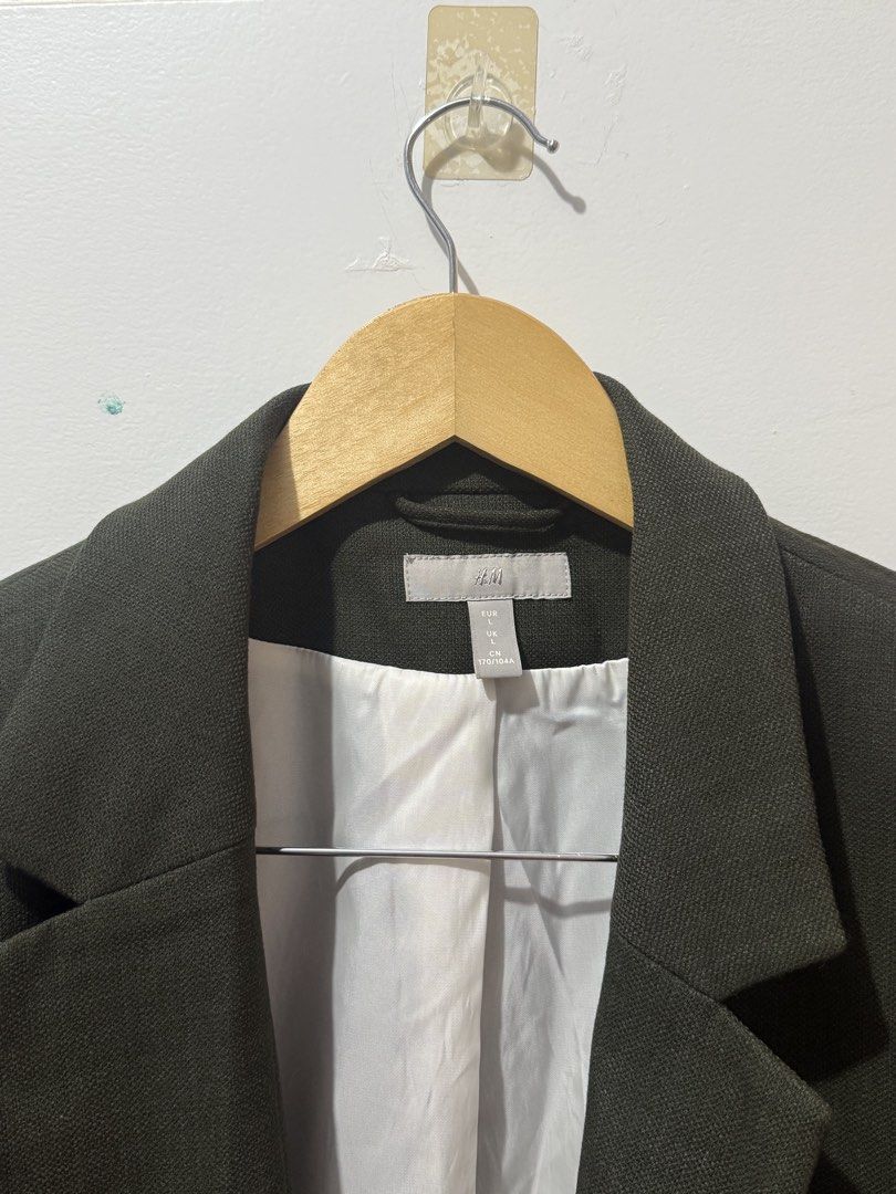 H&M Dark Green Blazer Size L (Category: Coats, Jackets and Outerwear) located in Batangas. Submitted by melocollects (Listing ID 1467714755, Image 2). Description: - Brand: H&M - Size: L - Color: Dark green with white interior lining - Design: Open front with lapels and two functional front pockets - Sleeves: Long sleeves with stylish ruched details - Style: Versatile piece, easy to throw over casual or smart casual outfits.