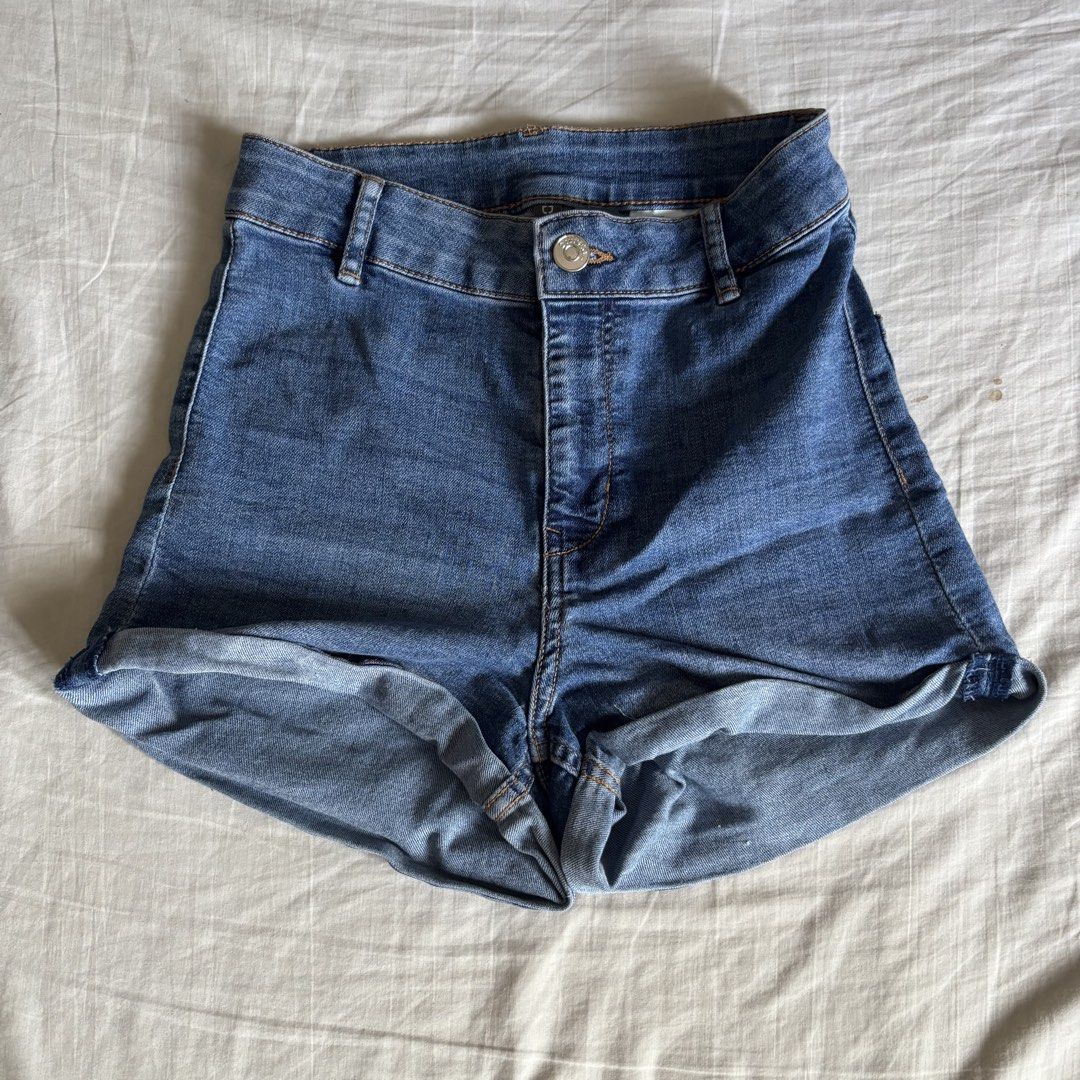 H&M Denim Highwaist Short (Category: Shorts) located in Binan City. Submitted by myprelovedhaul (Listing ID 1467617876, Image 1). Description: - fits 23-24| length 15 - gained weight , no when worn photos! - last price posted! - please message only if sure buyer! - limited replies only. - Available unless mark as sold. - Ship via j&t or lalamove for same day. -Mode of payment: Gcash 📍Biñan Laguna .