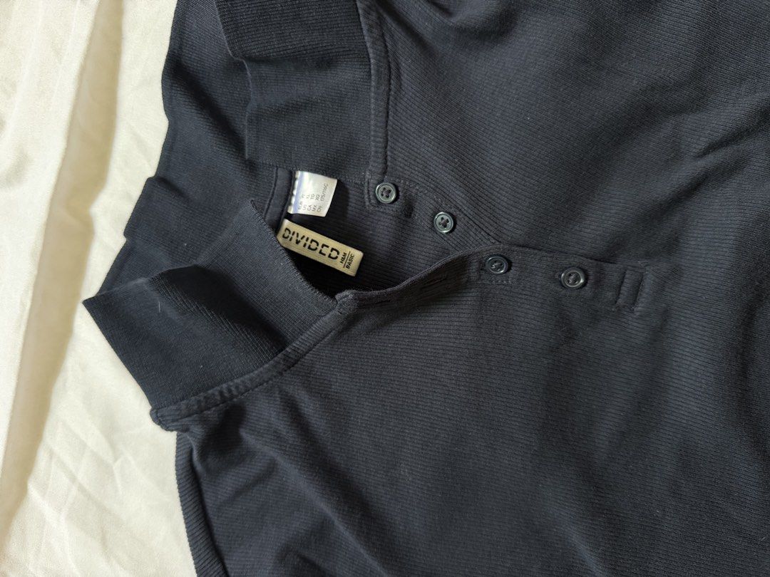 H&M Divided Black Ribbed Crop Top Polo (Category: Shirts) located in Las Pinas. Submitted by ann.co. (Listing ID 1467745194, Image 2). Description: - Brand: H&M Divided - Item: Ribbed Crop Top - Color: Black - Size: XL - Material: Stretchy cotton knit - Features: Short sleeves, collar, front button placket - Condition: Worn a few times, great shape - Style Tip: Easy to pair with high-waisted jeans or skirts.