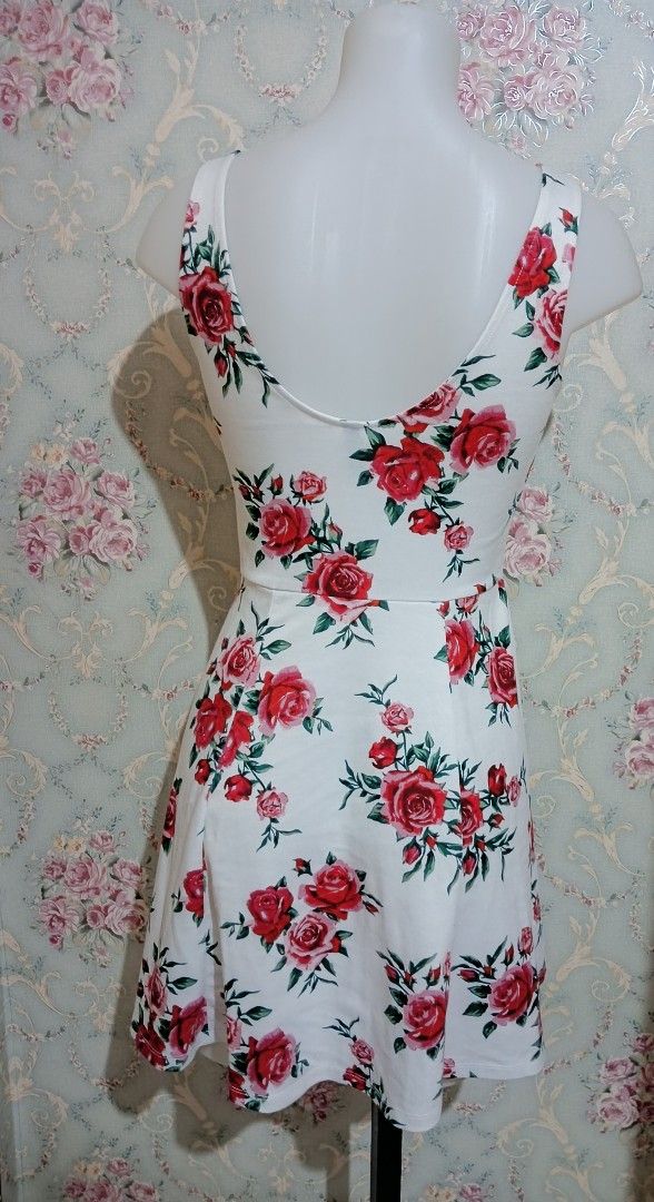 H&M Divided Floral Dress (Category: Dresses) located in Lingayen. Submitted by mixxvarietycollections (Listing ID 1467745027, Image 3). Description: - Brand: H&M Divided - Best fit for medium-semi large - Style: Sleeveless white skater dress with fitted bodice and flared skirt - Pattern: All-over red rose print - Neckline: Scoop front and back - Size: EUR 40 / US 10 - Condition: Excellent, ready to wear.