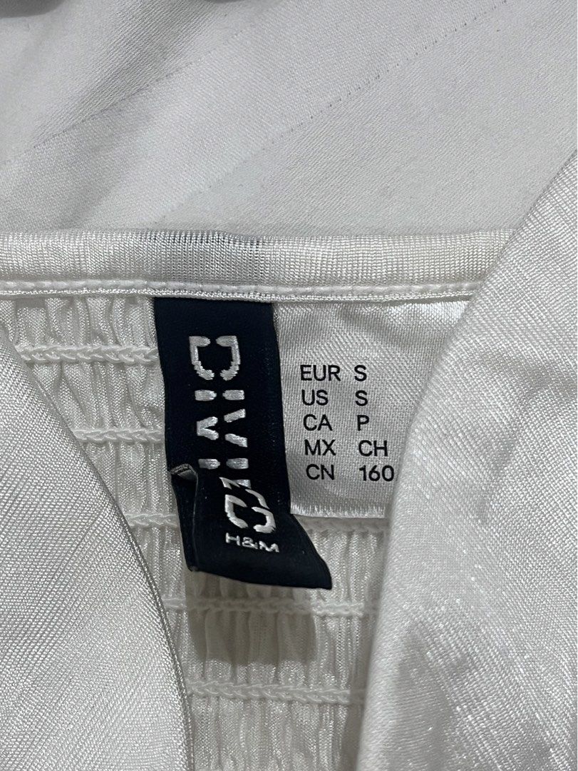 h&m divided white cami top corset (Category: Sleeveless) located in Manila. Submitted by femmelita (Listing ID 1467624165, Image 3). Description: ♔ h&m divided white cami top corset ❤︎⁠ used once ❤︎ comfy smocked elastic back panel with adjustable straps ❤︎⁠ size: XS-M ❤︎ selling for: ₱250 get multiple items from my listings for discounts x ♔ based in pasig $$$ gcash only & no rush shipping.