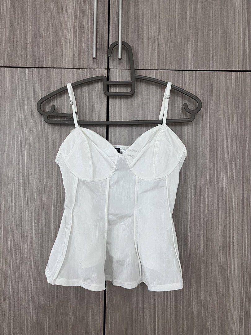 h&m divided white cami top corset (Category: Sleeveless) located in Manila. Submitted by femmelita (Listing ID 1467624165, Image 1). Description: ♔ h&m divided white cami top corset ❤︎⁠ used once ❤︎ comfy smocked elastic back panel with adjustable straps ❤︎⁠ size: XS-M ❤︎ selling for: ₱250 get multiple items from my listings for discounts x ♔ based in pasig $$$ gcash only & no rush shipping.