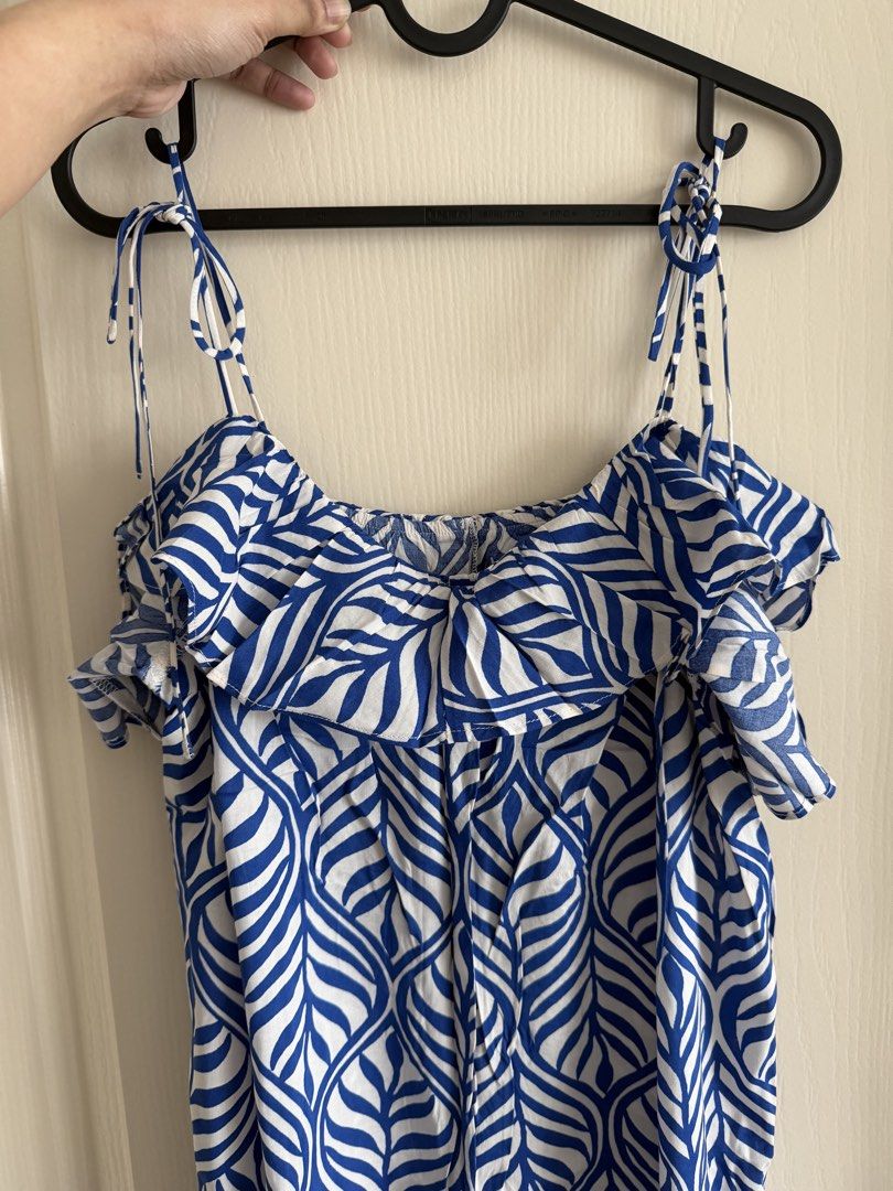 H&M Flowy Dress (Category: Dresses) located in Mandaluyong City. Submitted by rea_nerrie (Listing ID 1467640918, Image 1). Description: .