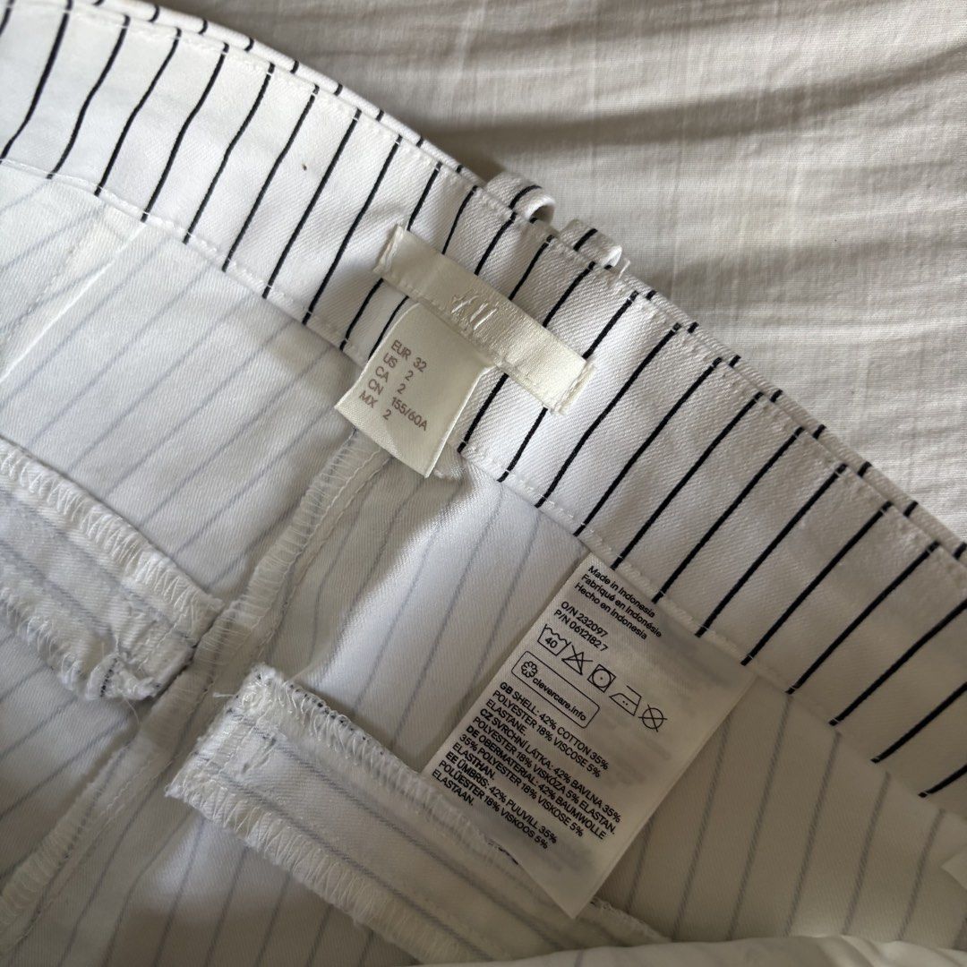 H&M Formal White Stripe Trouser (Category: Other Bottoms) located in Binan City. Submitted by myprelovedhaul (Listing ID 1467619896, Image 3). Description: - fits 20-24| length 38 - gained weight , no when worn photos! - last price posted! - please message only if sure buyer! - limited replies only. - Available unless mark as sold. - Ship via j&t or lalamove for same day. -Mode of payment: Gcash 📍Biñan Laguna .