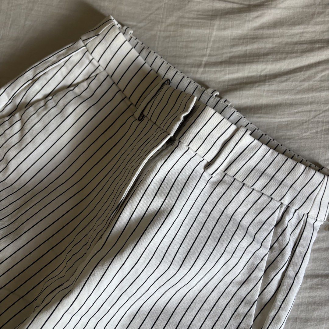 H&M Formal White Stripe Trouser (Category: Other Bottoms) located in Binan City. Submitted by myprelovedhaul (Listing ID 1467619896, Image 2). Description: - fits 20-24| length 38 - gained weight , no when worn photos! - last price posted! - please message only if sure buyer! - limited replies only. - Available unless mark as sold. - Ship via j&t or lalamove for same day. -Mode of payment: Gcash 📍Biñan Laguna .