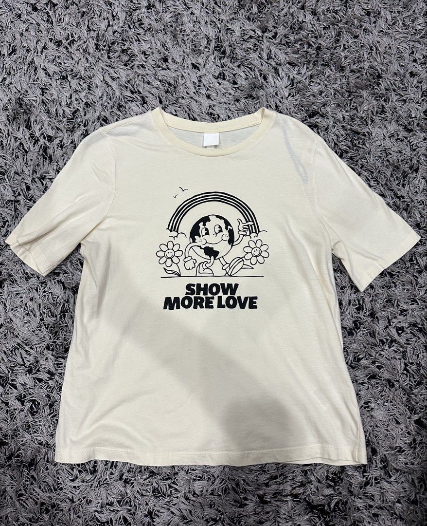 H&M Graphic T-Shirt (Category: Shirts) located in Marikina City. Submitted by bxllaxox (Listing ID 1467750432, Image 1). Description: - Brand: H&M - Color: Cream - Size: S (fits true to size) -shipping must be shouldered by buyer .