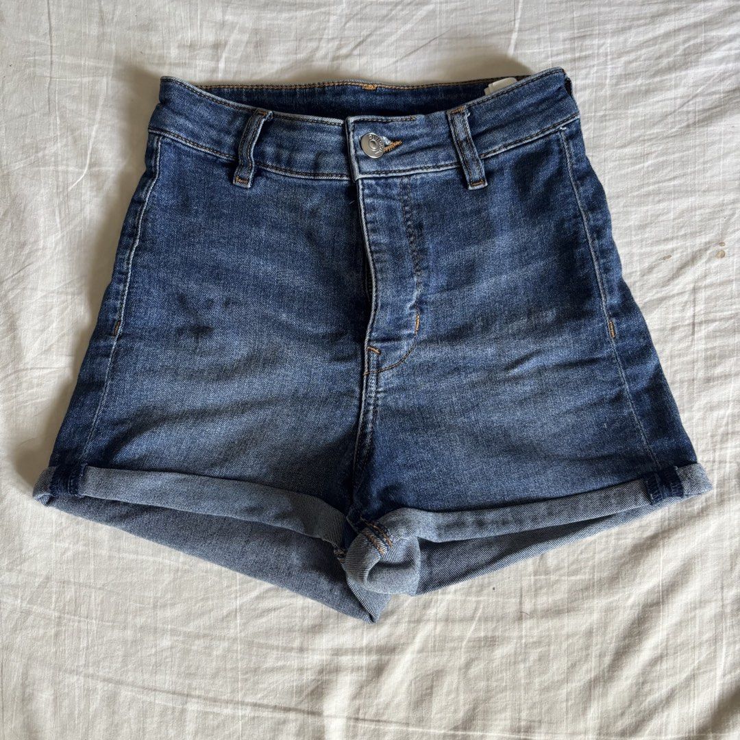 H&M Highwaist Denim Short (Category: Shorts) located in Binan City. Submitted by myprelovedhaul (Listing ID 1467617733, Image 1). Description: - fits 20-24| length 14 - gained weight , no when worn photos! - last price posted! - please message only if sure buyer! - limited replies only. - Available unless mark as sold. - Ship via j&t or lalamove for same day. -Mode of payment: Gcash 📍Biñan Laguna .