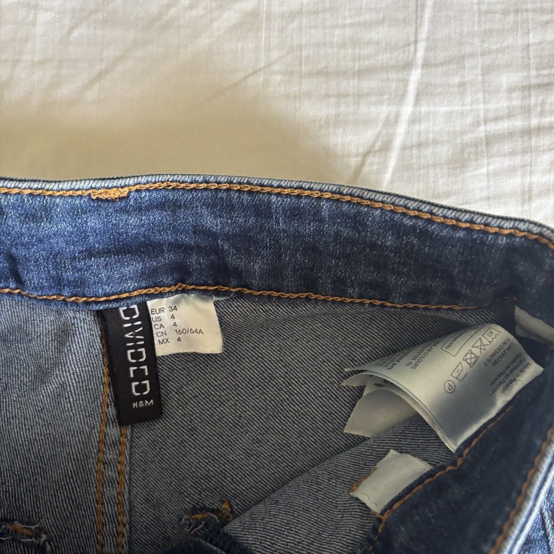H&M Highwaist Denim Short (Category: Shorts) located in Binan City. Submitted by myprelovedhaul (Listing ID 1467617733, Image 2). Description: - fits 20-24| length 14 - gained weight , no when worn photos! - last price posted! - please message only if sure buyer! - limited replies only. - Available unless mark as sold. - Ship via j&t or lalamove for same day. -Mode of payment: Gcash 📍Biñan Laguna .