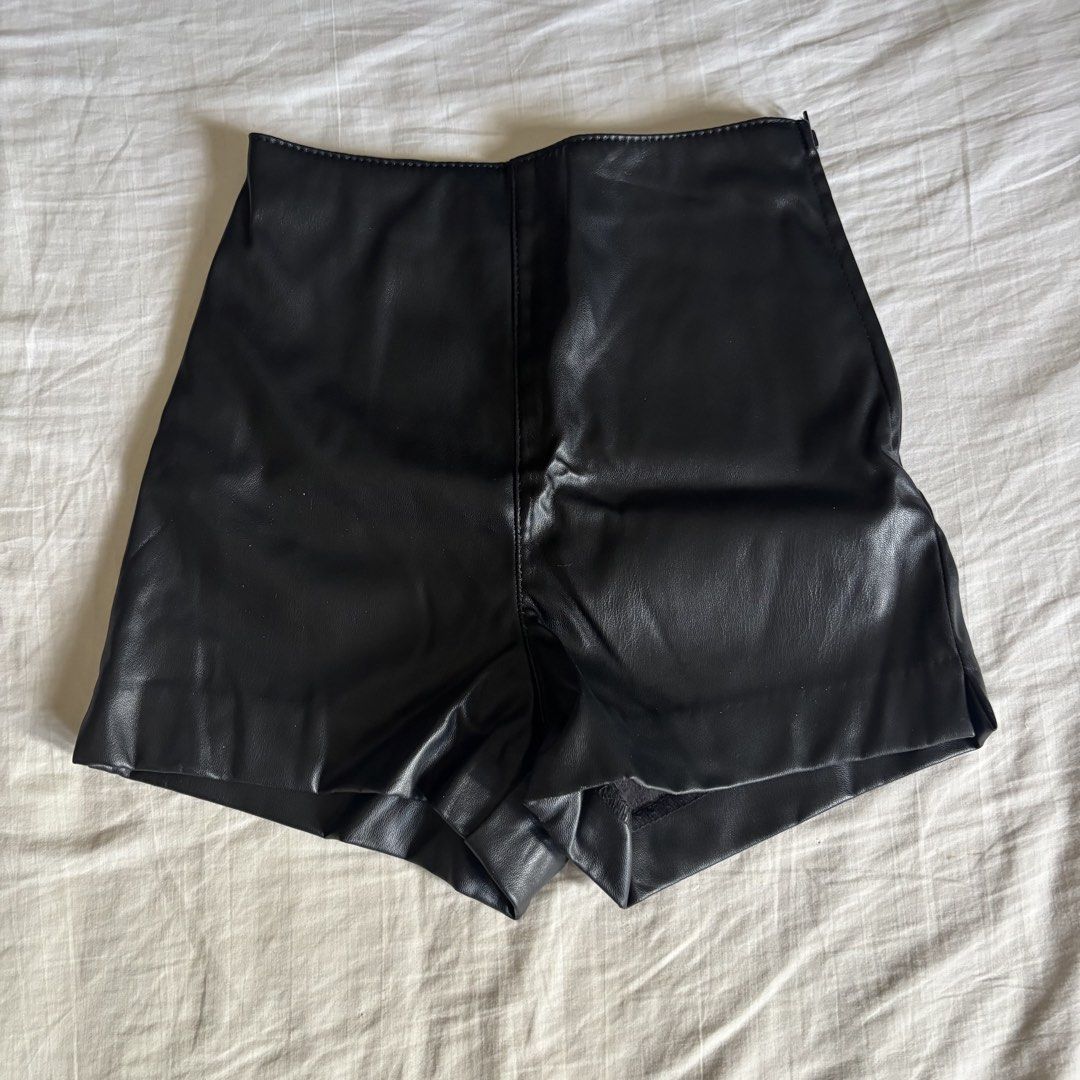 H&M Highwaist Leather Short (Category: Shorts) located in Binan City. Submitted by myprelovedhaul (Listing ID 1467619006, Image 1). Description: - fits 20-24| length 14 - gained weight , no when worn photos! - last price posted! - please message only if sure buyer! - limited replies only. - Available unless mark as sold. - Ship via j&t or lalamove for same day. -Mode of payment: Gcash 📍Biñan Laguna .