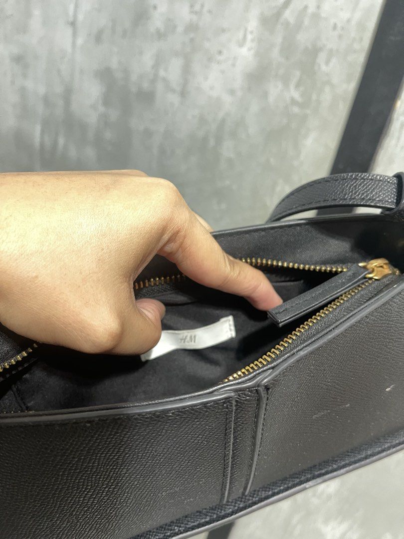 H&M Kili Bag (Category: Cross-body Bags) located in Rizal. Submitted by dmplelicious (Listing ID 1467609662, Image 3). Description: .
