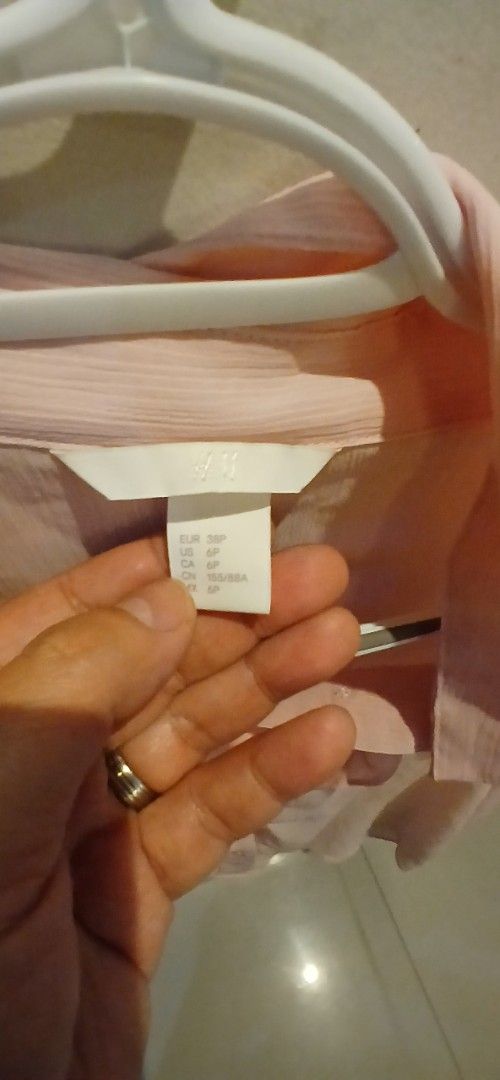 H&m ladies (Category: Dresses) located in Marikina City. Submitted by darthvader888 (Listing ID 1467731801, Image 2). Description: no issues.