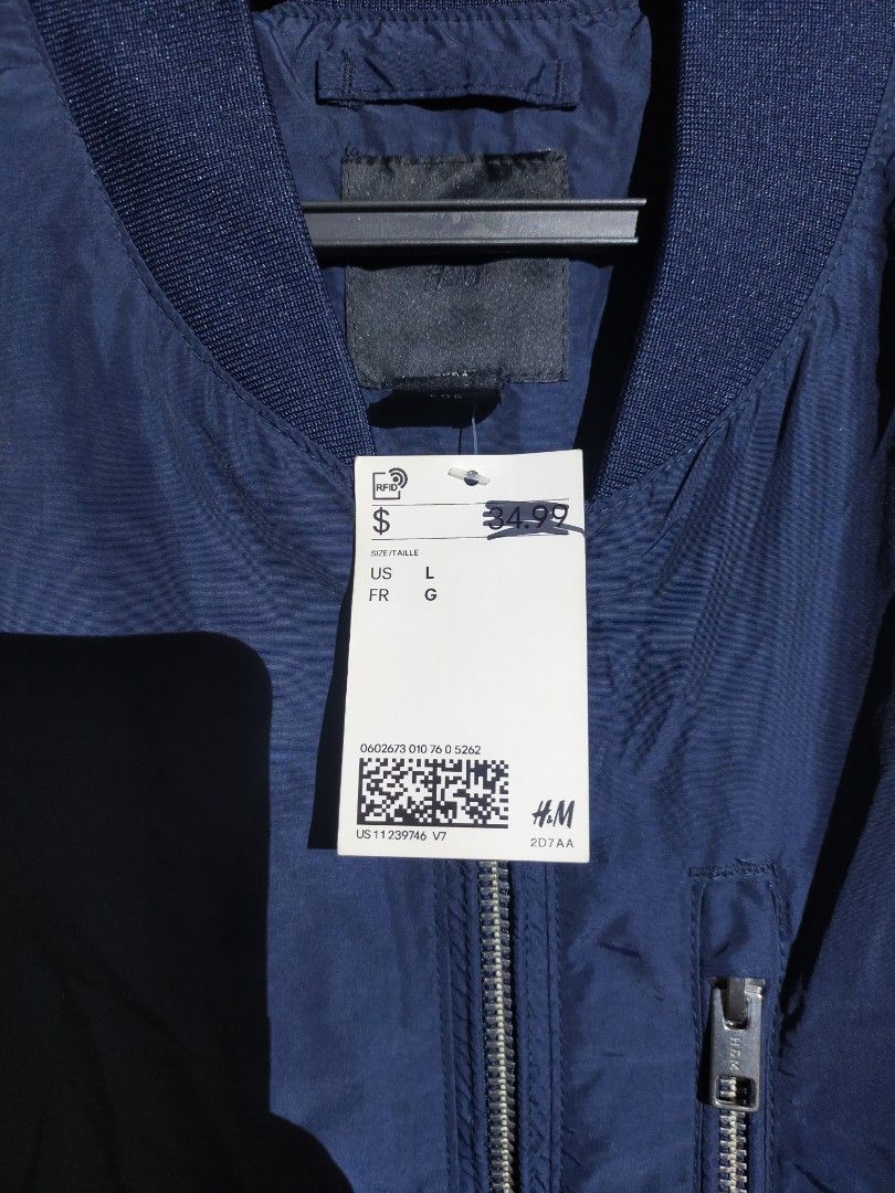 H&M Mens Jacket (Category: Coats, Jackets and Outerwear) located in Quezon City. Submitted by leejong720610 (Listing ID 1467682121, Image 3). Description: This item is a H&M Navy Blue Bomber Jacket (lightweight full-zip jacket featuring a stand-up ribbed collar, ribbed cuffs and hem, and a vertical zippered chest pocket. new with tag large size.