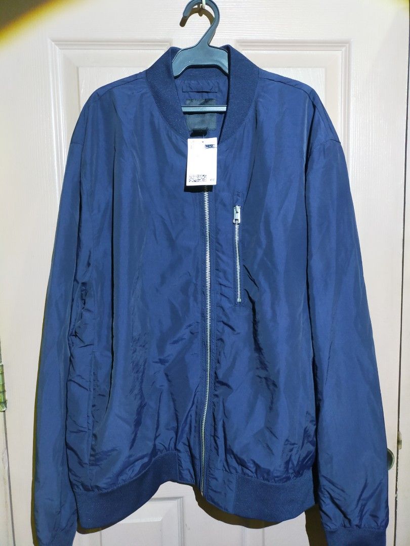 H&M Mens Jacket (Category: Coats, Jackets and Outerwear) located in Quezon City. Submitted by leejong720610 (Listing ID 1467682121, Image 1). Description: This item is a H&M Navy Blue Bomber Jacket (lightweight full-zip jacket featuring a stand-up ribbed collar, ribbed cuffs and hem, and a vertical zippered chest pocket. new with tag large size.