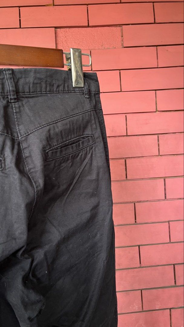 h&m navy blue trousers (Category: Jeans) located in Quezon City. Submitted by dressingroombylech (Listing ID 1467830195, Image 2). Description: .