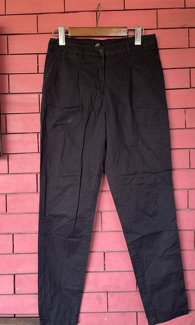 h&m navy blue trousers (Category: Jeans) located in Quezon City. Submitted by dressingroombylech (Listing ID 1467830195, Image 1). Description: .
