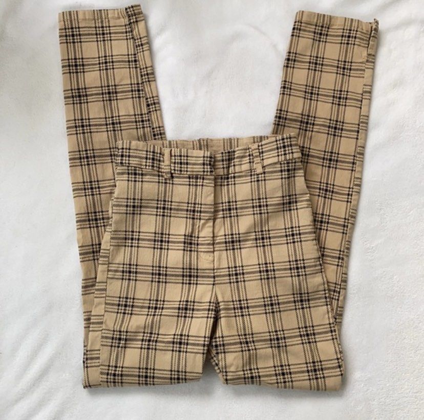 H&M Plaid Fitted Highwaist Trouser (Category: Other Bottoms) located in Binan City. Submitted by myprelovedhaul (Listing ID 1467614316, Image 2). Description: - fits 20-24| length 36 - gained weight , no when worn photos! - last price posted! - please message only if sure buyer! - limited replies only. - Available unless mark as sold. - Ship via j&t or lalamove for same day. -Mode of payment: Gcash 📍Biñan Laguna .