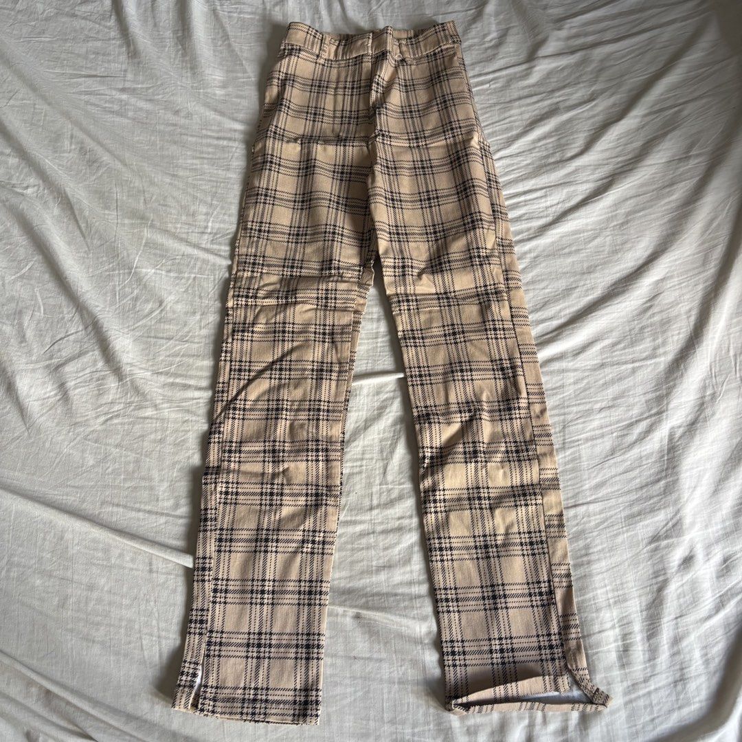 H&M Plaid Fitted Highwaist Trouser (Category: Other Bottoms) located in Binan City. Submitted by myprelovedhaul (Listing ID 1467614316, Image 1). Description: - fits 20-24| length 36 - gained weight , no when worn photos! - last price posted! - please message only if sure buyer! - limited replies only. - Available unless mark as sold. - Ship via j&t or lalamove for same day. -Mode of payment: Gcash 📍Biñan Laguna .