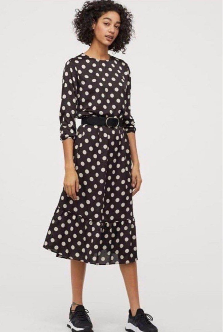 H&M Polka Dot Dress (Category: Dresses) located in Quezon City. Submitted by jomaihpreloved (Listing ID 1467629926, Image 3). Description: 💎For formal events, small on tag, fit to medium 💎Rough Silk fabric, malamig sa katawan 💎best worn with belt not included 💎no issues .