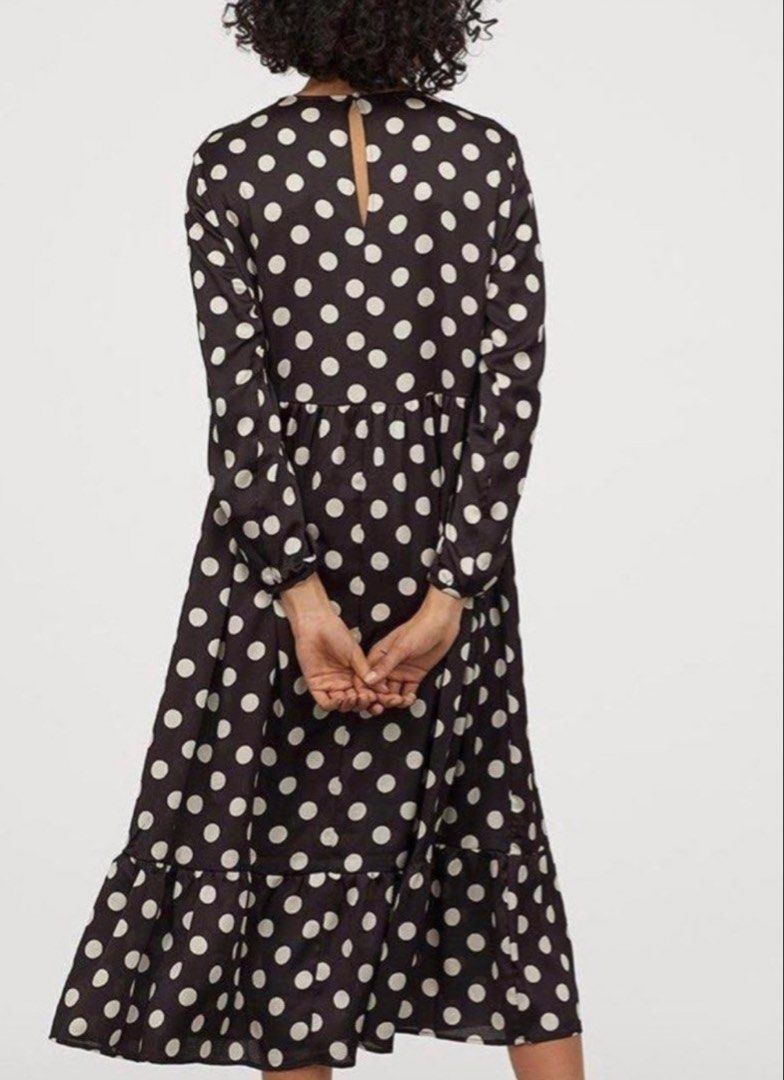 H&M Polka Dot Dress (Category: Dresses) located in Quezon City. Submitted by jomaihpreloved (Listing ID 1467629926, Image 2). Description: 💎For formal events, small on tag, fit to medium 💎Rough Silk fabric, malamig sa katawan 💎best worn with belt not included 💎no issues .