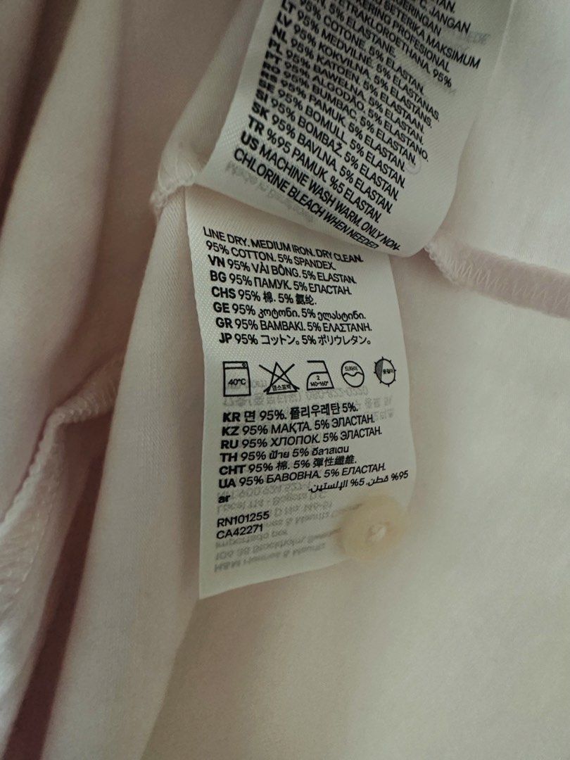 H&M Polo Short (Category: Tshirts & Polo Shirts ) located in Antipolo. Submitted by KwinsClowset (Listing ID 1467695037, Image 2). Description: Light Pink in color Stretch Fabric 21x28.