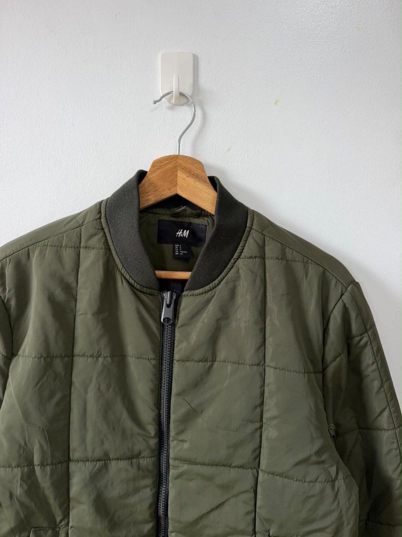 H&M Puff Bomber Jacket (Category: Coats, Jackets and Outerwear) located in Iloilo. Submitted by bunitoapparel_v2 (Listing ID 1467767381, Image 2). Description: H&M Puff Bomber Jacket Good as new Size Medium Width 21 Length 27 +Sf.