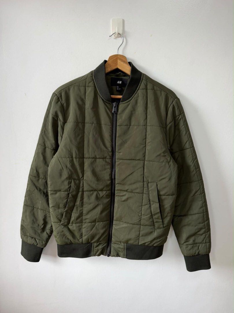H&M Puff Bomber Jacket (Category: Coats, Jackets and Outerwear) located in Iloilo. Submitted by bunitoapparel_v2 (Listing ID 1467767381, Image 1). Description: H&M Puff Bomber Jacket Good as new Size Medium Width 21 Length 27 +Sf.