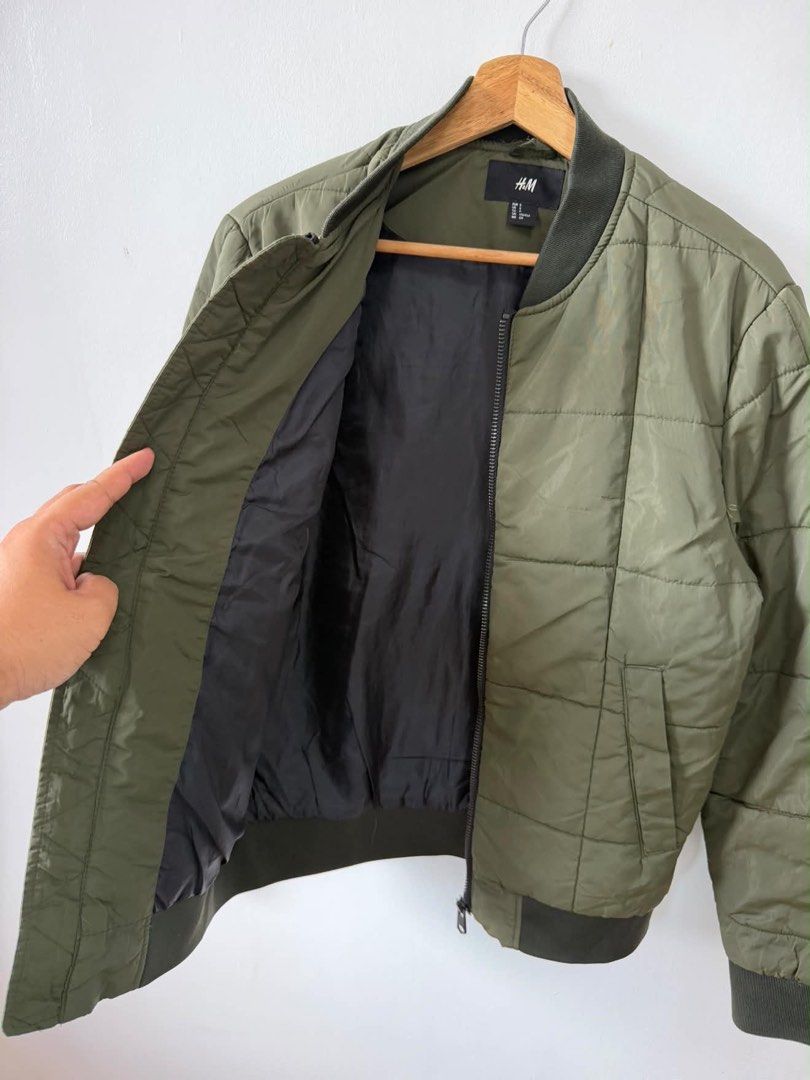 H&M Puff Bomber Jacket (Category: Coats, Jackets and Outerwear) located in Iloilo. Submitted by bunitoapparel_v2 (Listing ID 1467767381, Image 3). Description: H&M Puff Bomber Jacket Good as new Size Medium Width 21 Length 27 +Sf.