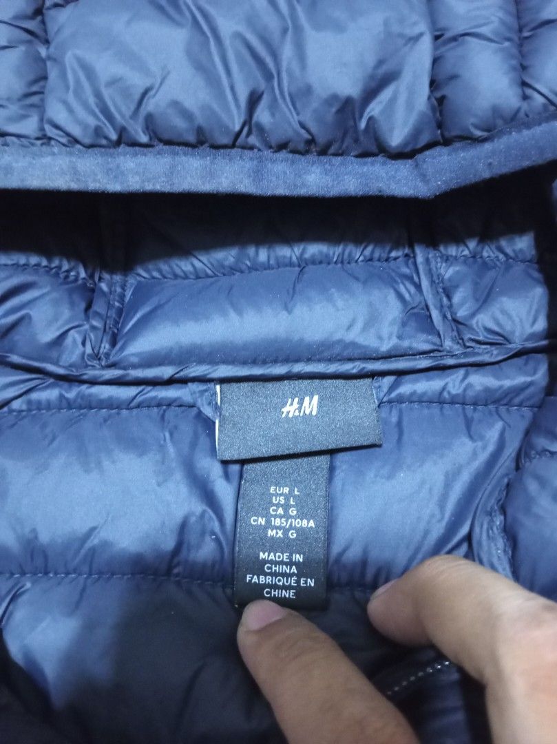 H&M puffer jacket (Category: Coats, Jackets and Outerwear) located in Manila. Submitted by _t20hrift (Listing ID 1467604021, Image 3). Description: H&M puffer jacket Size • Large 23 | 27 Dimension.