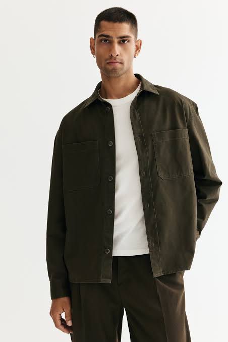 H&M Relaxed Fit Green Overtshirt (Category: Coats, Jackets and Outerwear) located in Angeles City. Submitted by giaaacl101111 (Listing ID 1467757560, Image 1). Description: Color: Dark green / dark olive Size: XS Dimes: 20 1/2 Width 26 Length Condition: 9.5/10 Worn once .