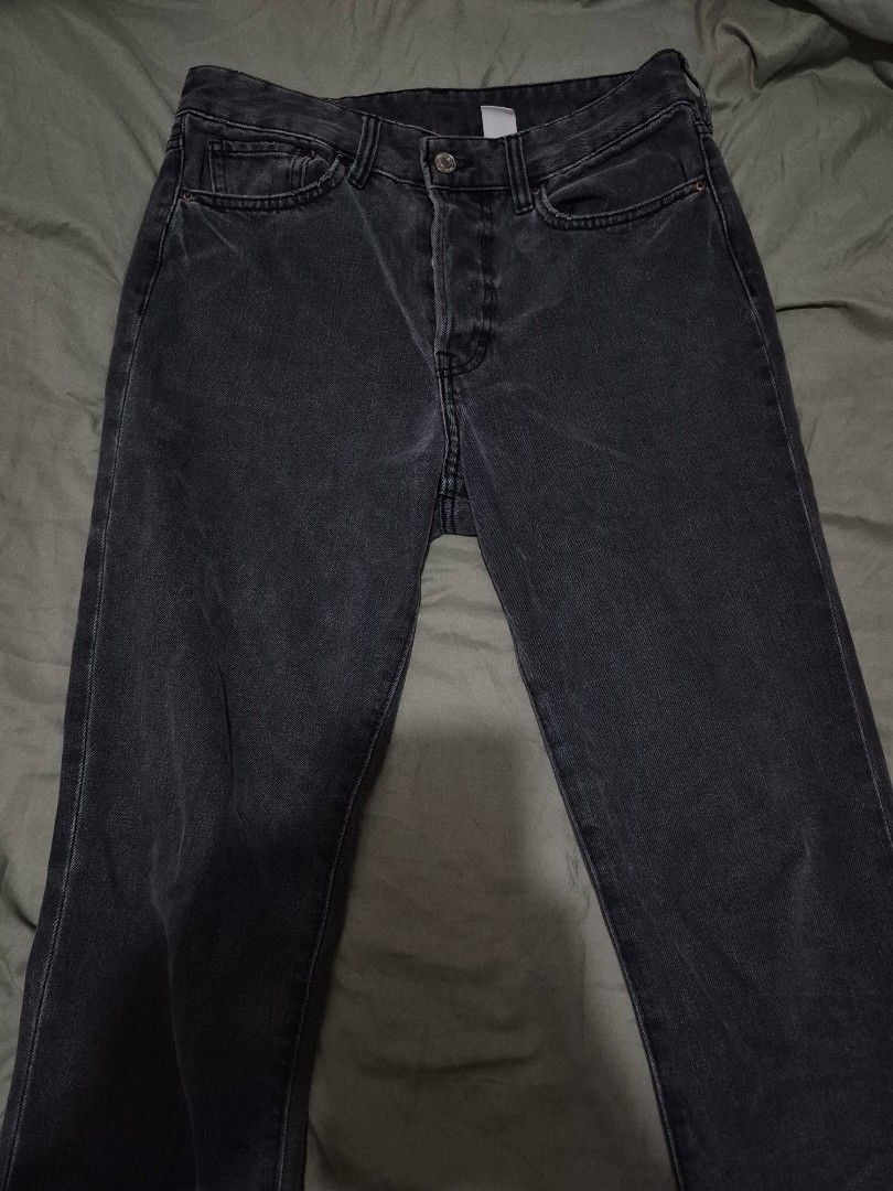 H&M Straight cut Vintage Denim (Category: Jeans) located in Caloocan City. Submitted by r.aconnel (Listing ID 1467650880, Image 1). Description: H&M Vintage Straight cut Jeans - Never been used.