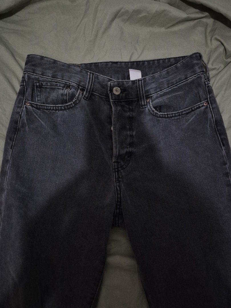 H&M Straight cut Vintage Denim (Category: Jeans) located in Caloocan City. Submitted by r.aconnel (Listing ID 1467650880, Image 2). Description: H&M Vintage Straight cut Jeans - Never been used.