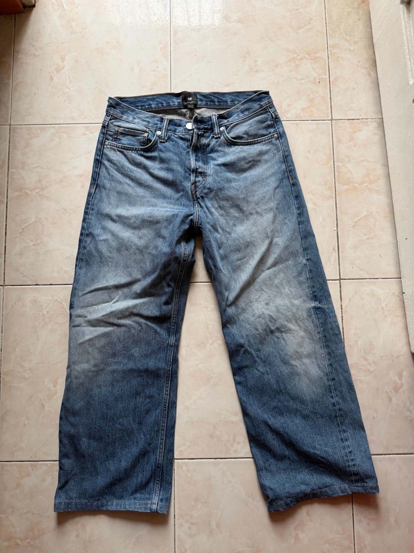 H&M Straight Loose Fit Denim (Category: Jeans) located in Las Pinas. Submitted by euphrasia_ (Listing ID 1467701006, Image 1). Description: - Size 31 - 9/10 condition RFS: decluttering 📍Las Piñas City delivery via lalamove.