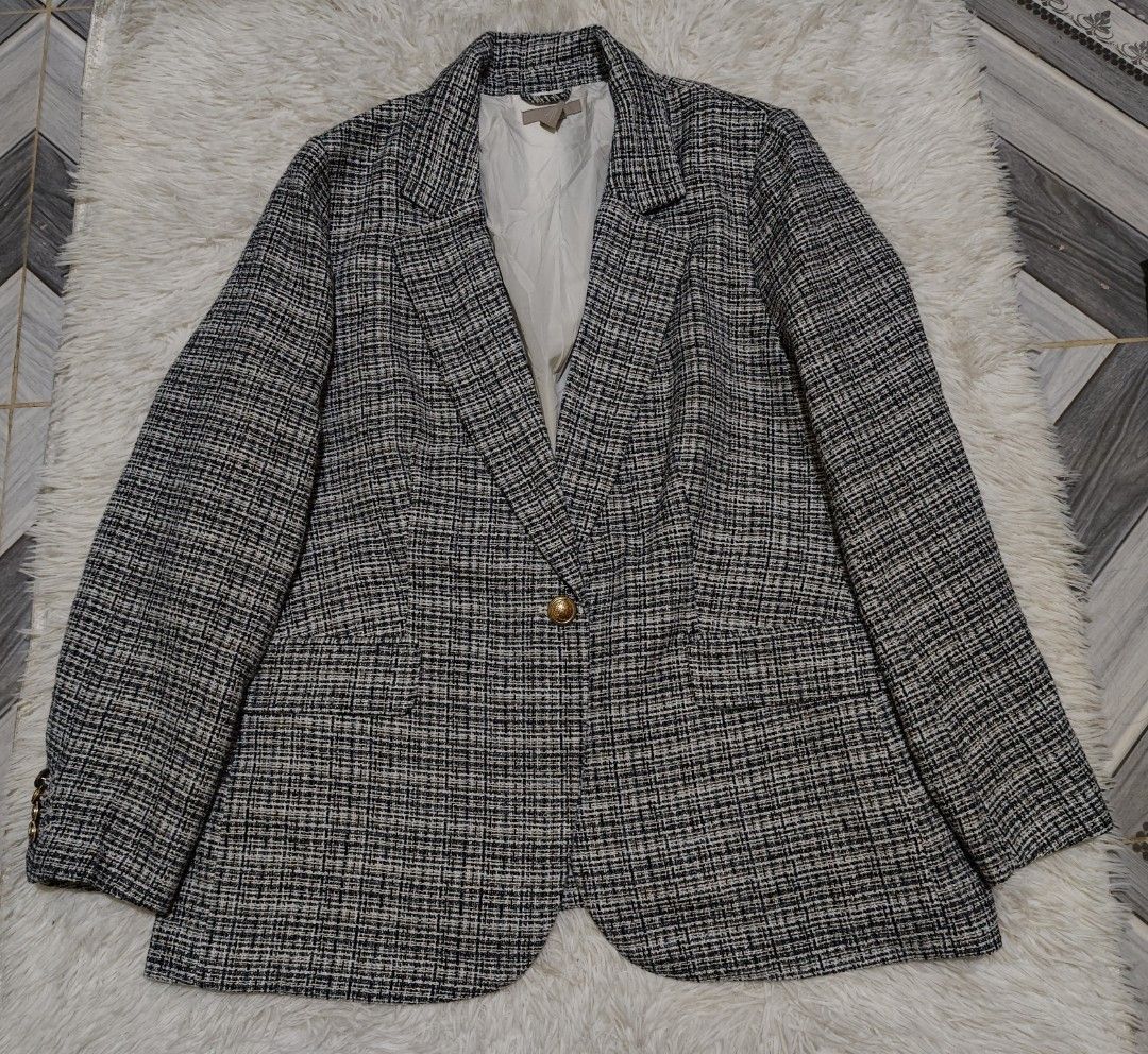 H&M Textured Single Breasted Blazer (Category: Coats, Jackets and Outerwear) located in Angeles City. Submitted by miss_independent01 (Listing ID 1467742681, Image 3). Description: H&M Textured Single Breasted Blazer Width: 23.5 (XL on tag) Length: 29 Sleeve: 24 Shoulder: 16 MOP: Gcash ✅ Mine Now, Pay Now ✅ First to Pay, Gets the Item 📍 PAMPANGA Courier: JnT 🚚🚚 PM 💌.