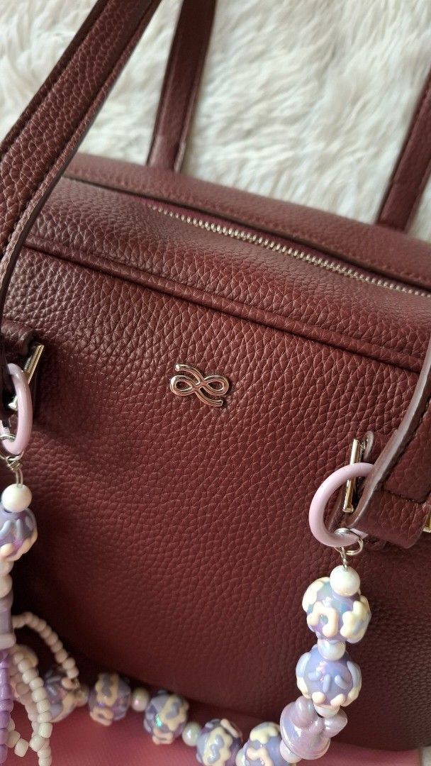HOLB LULU 25 PU BURGUNDY (Category: Tote Bags) located in Iloilo. Submitted by fashion_for_uph (Listing ID 1467650487, Image 3). Description: HOLB LULU 25 PU BURGUNDY PRELOVED BUT WELL-LOVED WITH Dustbag and Ecobag 100% ORIGINAL NO FLAWS, LIKE NEW Original Price: 1690 Baht (Php 3150) Selling Price: Php 2200 Actual photo posted. *CHARM NOT INCLUDED Meet-Up: every Sunday only in SM City from 1:30-2pm For RIDER: location, Tagbak No SPECIAL MEET-UP. 
