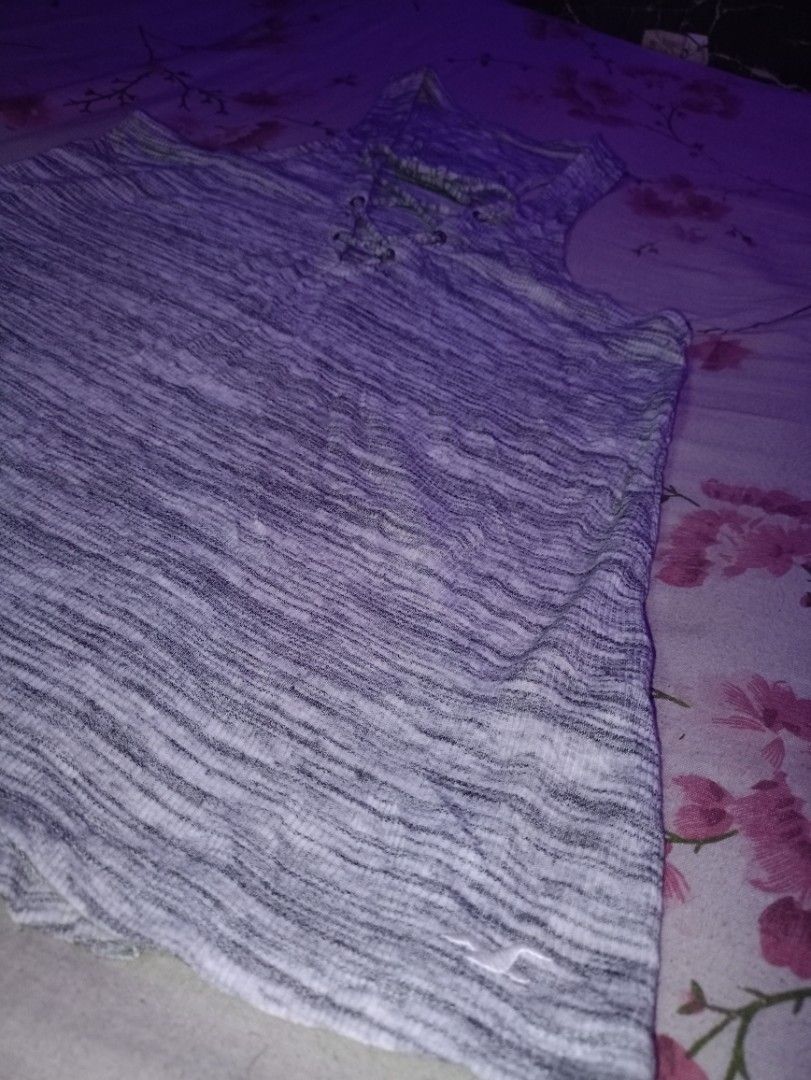 Hollister sleeveless (Category: Sleeveless) located in Manila. Submitted by naixhrift (Listing ID 1467688400, Image 3). Description: Hollister Sleeveless For Women Length 24 Width 17 580 plus ship jnt courier payment on gcash manila area.