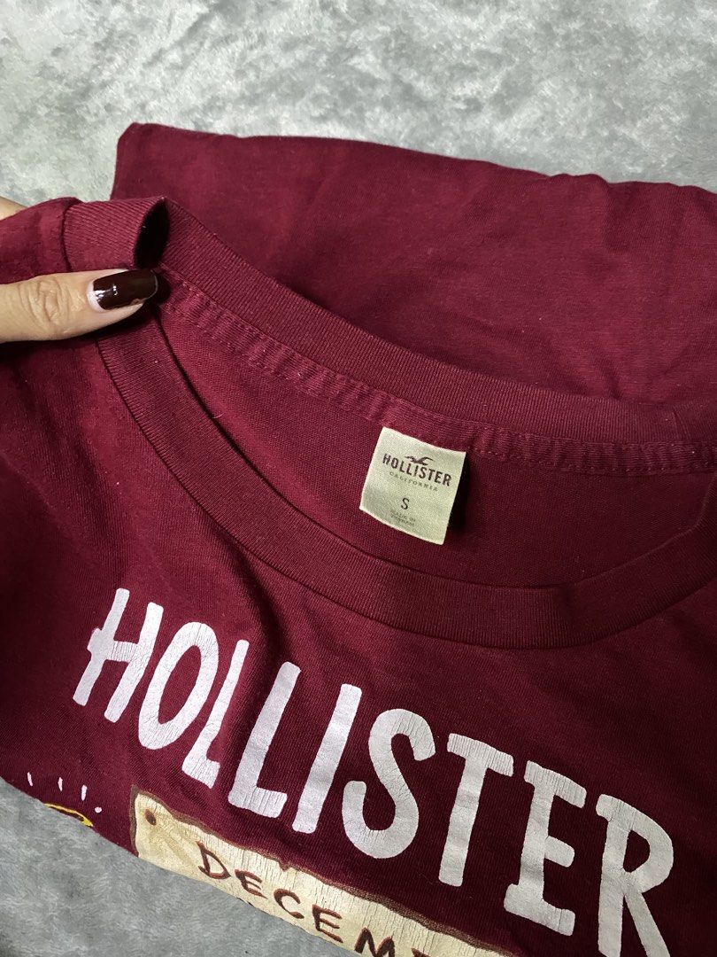 Hollister T-shirt (Category: Shirts) located in Manila. Submitted by pc.thrift (Listing ID 1467641736, Image 2). Description: S-M.