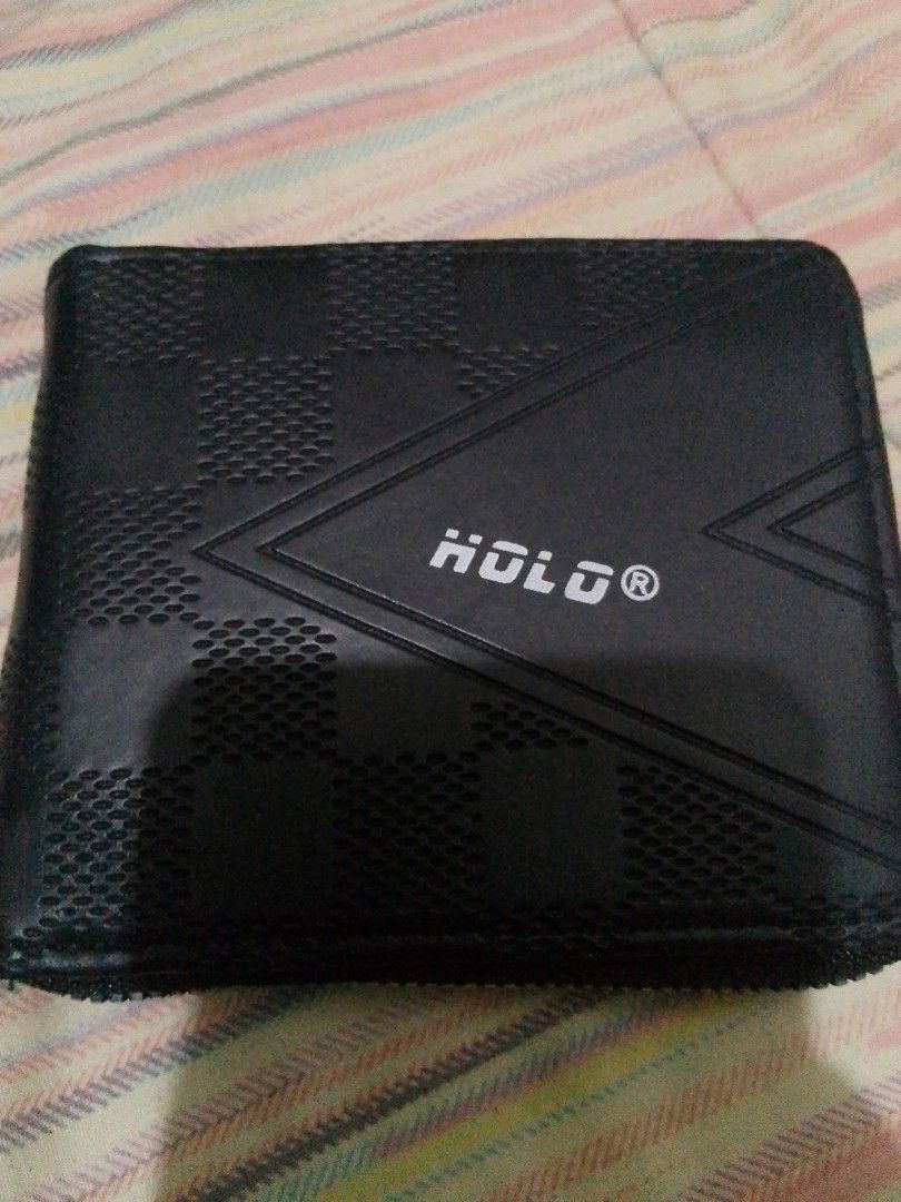 HOLO WALLET (Category: Luxury Bags & Wallets) located in Manila. Submitted by joelgarcia.0000 (Listing ID 1467632942, Image 1). Description: .