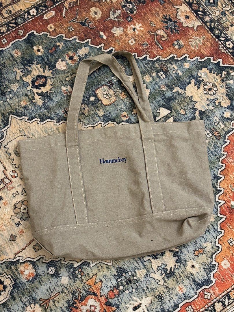 Hommeboy totebag (Category: Tote Bags) located in Makati City. Submitted by rosh_m (Listing ID 1467726953, Image 1). Description: No issues Not using it anymore.