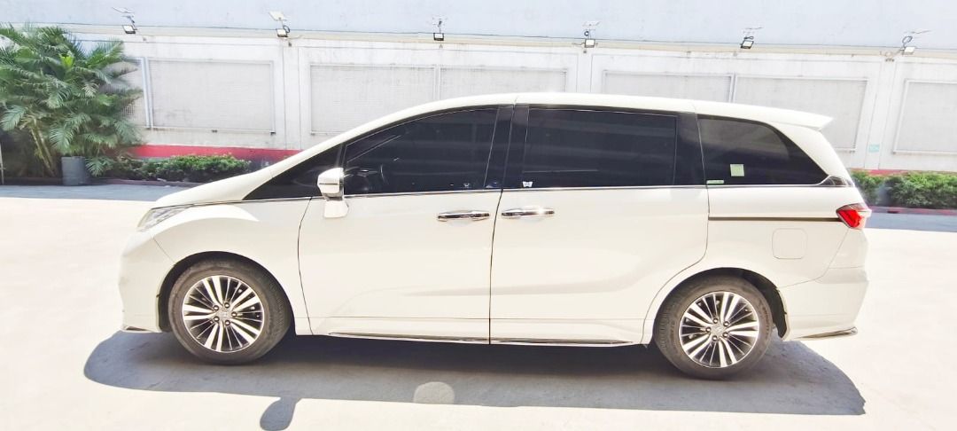Honda Odyssey 2.4 Absolute (A) (Category: Used Cars) located in Quezon City. Submitted by ekmanalaysay (Listing ID 1467647366, Image 2). Description: 2019 Honda Odyssey ---> First owner, driver by owner ---> Registered, clean documents, complete original papers ---> 72,000 km ---> Color: Platinum White Pearl ---> Gasoline ---> Automatic Transmission ---> Captain seats ---> Sunroof ---> Strong air conditioning ---> Casa maintained ---> Clean inter