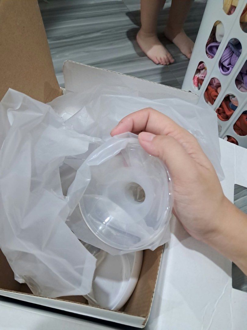 Horigen wondermore (Category: Breastfeeding & Bottle Feeding) located in Manila. Submitted by itsaicaness (Listing ID 1467768476, Image 3). Description: Good as new Hindi nagamit I used 1 bottle only. Because i have other pumps un nag nagamit ko..