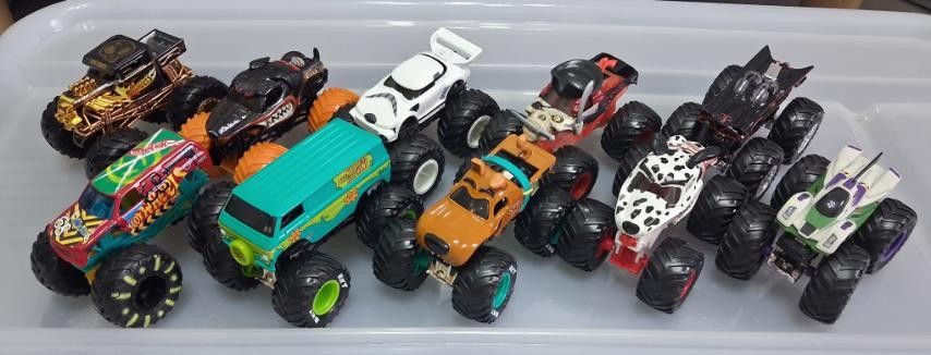 Hot Wheels Monster Jam Monster Trucks Assorted Lot (Category: Vehicle & Diecast Models) located in Quezon City. Submitted by marjtorde (Listing ID 1467644842, Image 2). Description: 🚛 Hot Wheels Monster Trucks / Monster Jam — 99pcs Collection Total Pieces: 99 monster trucks — all in good used condition Price: ₱30,000 for the whole set 🎁 Perfect For Serious Hot Wheels / Monster Jam collector Reseller — great bulk lot.